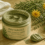 phytargile argile verte sur table avec plantes